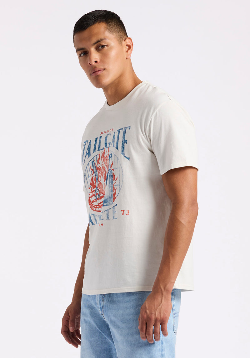 Tailgate Men's Graphic T-Shirt with BBQ Print, Milk - BM24640